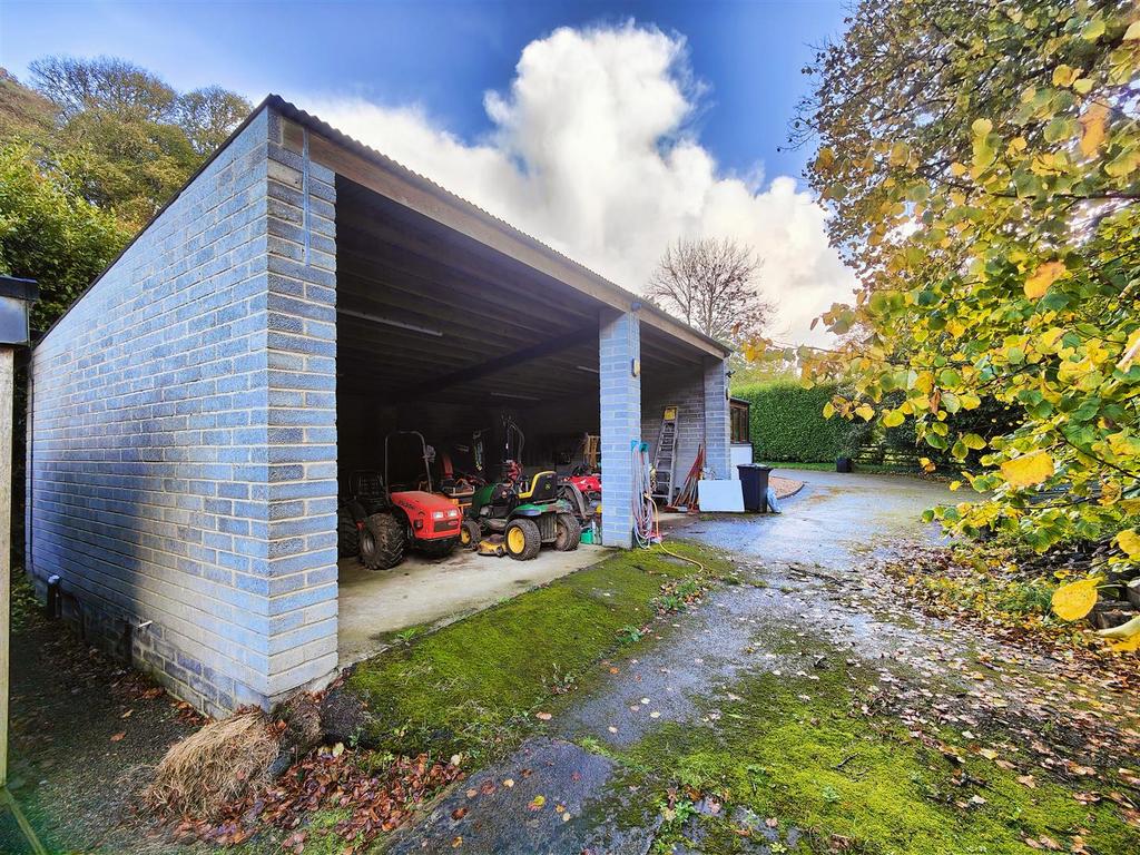 Tractor/Implement Shed