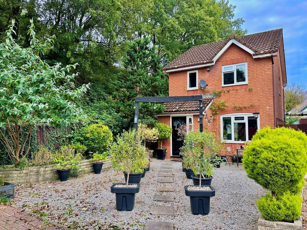 Picton Gardens, Bridgend County Borough, CF31 3HJ 3 bed detached house