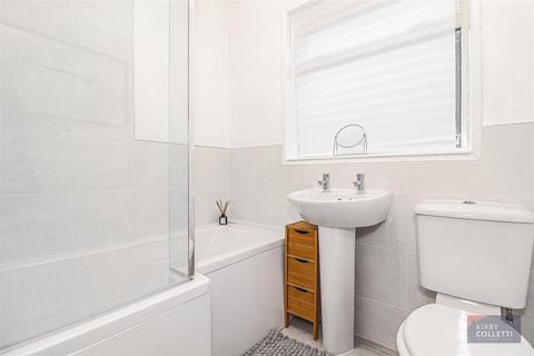6 Brookside, Hoddesdon, EN11 8QW