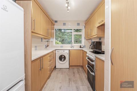6 Brookside, Hoddesdon, EN11 8QW
