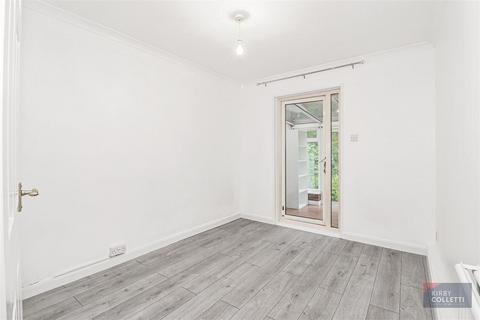 6 Brookside, Hoddesdon, EN11 8QW