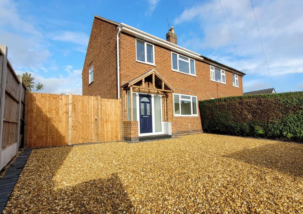 Stephenson Close, Glascote, Tamworth 3 bed semidetached house for sale