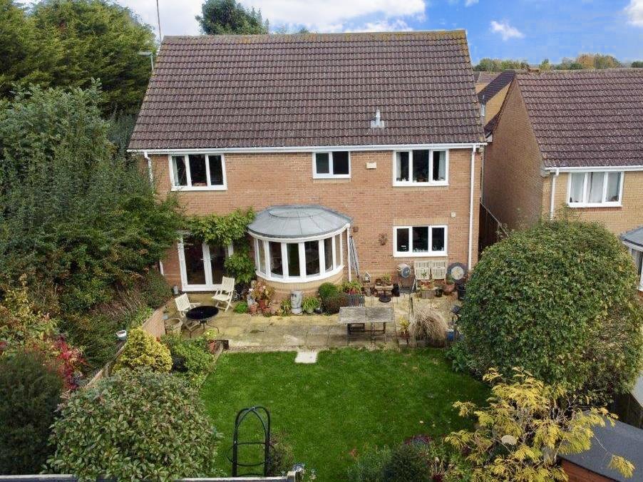 The Ashway, Brixworth, Northamptonshire NN6 4 bed detached house £450,000