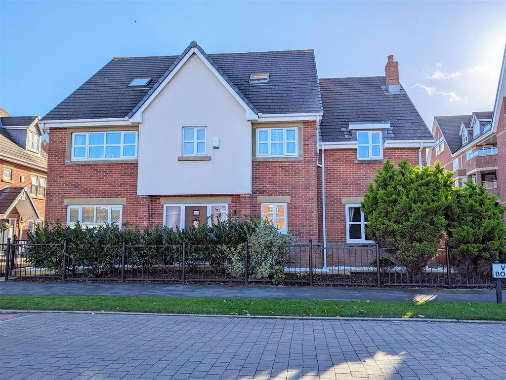 Victory Boulevard, Lytham 6 bed detached house for sale £895,000