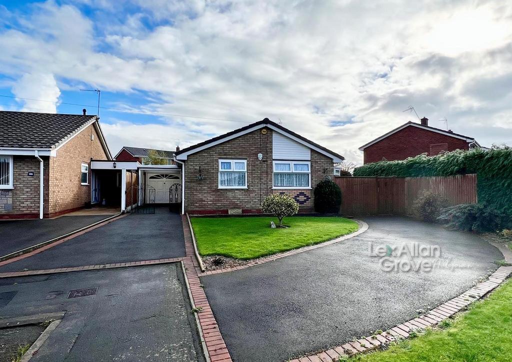 Moorfield Drive, Halesowen 2 bed detached bungalow for sale £350,000