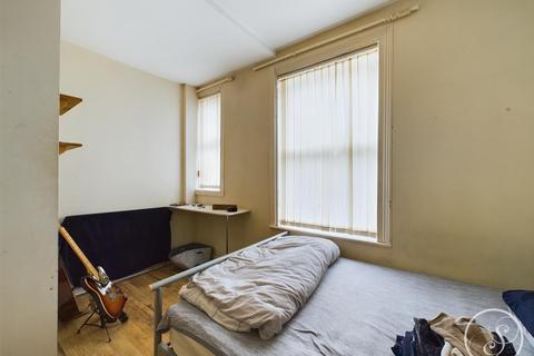 87 Harold Grove, Leeds, LS6 1LB