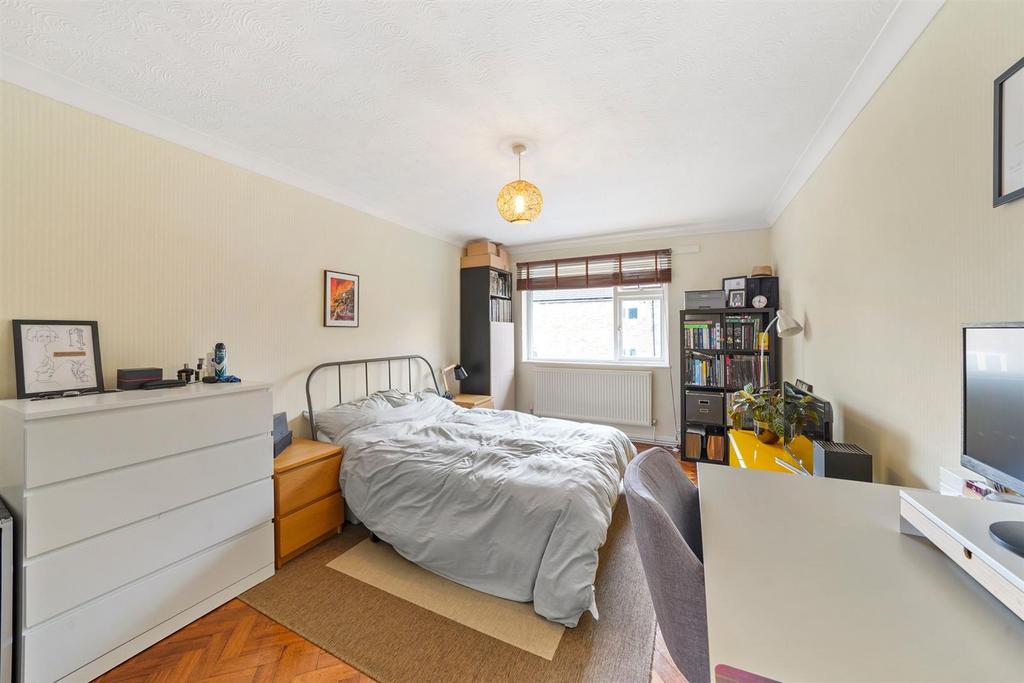 Bed 2.jpg