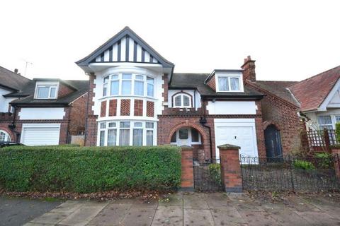 6 bedroom detached house to rent - Stoughton Drive North, Leicester