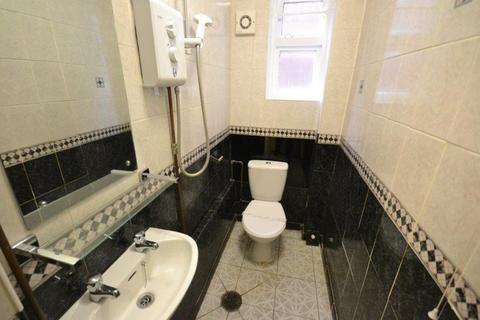 6 bedroom detached house to rent - Stoughton Drive North, Leicester
