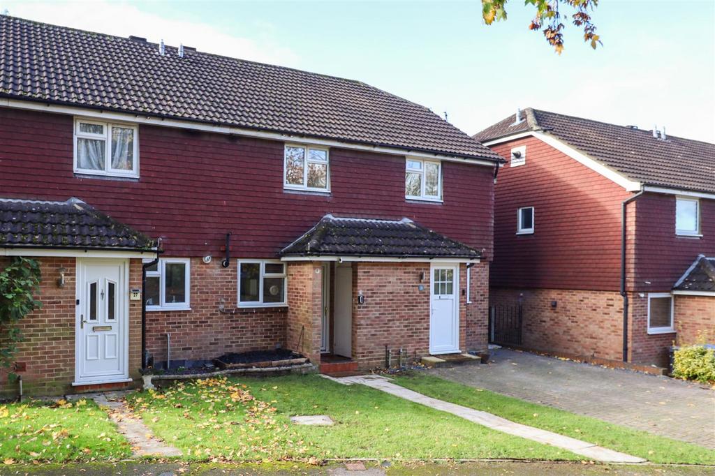 Coxmoor Close, Fleet GU52 2 bed terraced house for sale £300,000