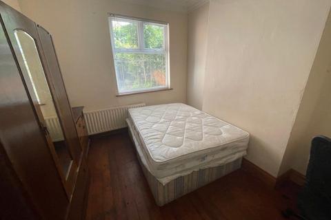 4 bedroom terraced house to rent, Howard Road, Leicester