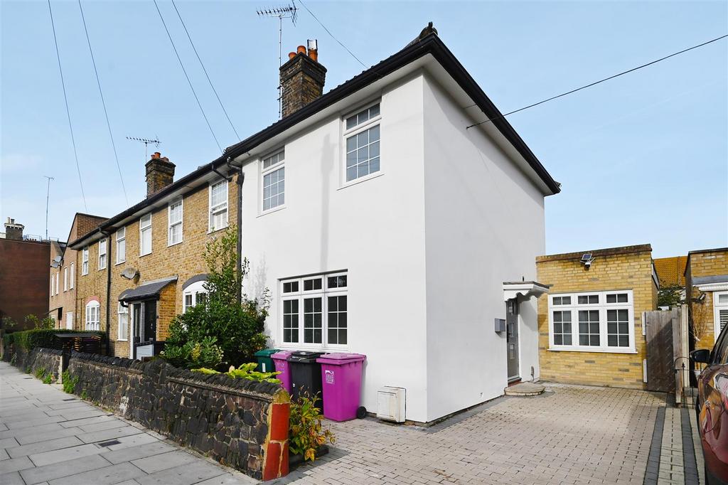 Manchester Road, Isle of Dogs, E14 3 bed semidetached house for sale