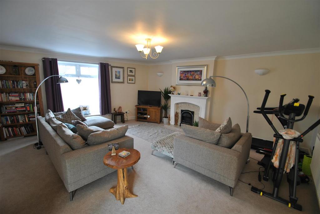 Westgate, Tickhill, Doncaster 4 bed detached house for sale £295,000