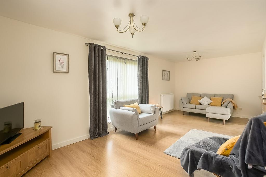 Camdean Crescent, Rosyth, Dunfermline, KY11 3 bed terraced house £130,000