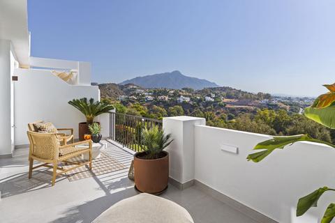 4 bedroom townhouse, La Quinta, Malaga, Spain