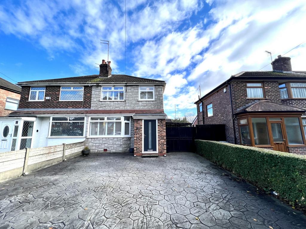 Barton Road, Urmston, M41 3 bed semidetached house for sale £300,000