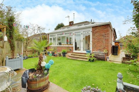 3 bedroom semi-detached bungalow for sale - Macmurdo Road, Leigh-on-sea, SS9