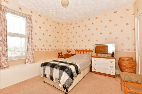25 Glanville Road, Rochester, ME2 3EH