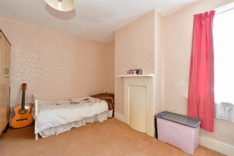 25 Glanville Road, Rochester, ME2 3EH