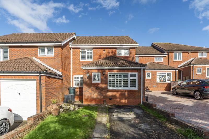 Devonshire Gardens, Bursledon, Southampton, Hampshire. SO31 8HE 3 bed