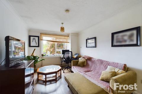 1 bedroom apartment for sale, Gresham Road, Staines-upon-Thames, Surrey, TW18