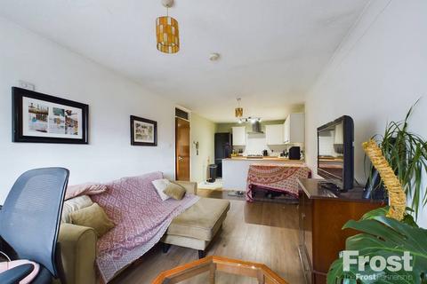 1 bedroom apartment for sale, Gresham Road, Staines-upon-Thames, Surrey, TW18