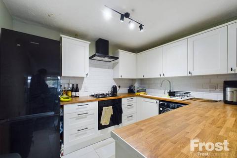 1 bedroom apartment for sale, Gresham Road, Staines-upon-Thames, Surrey, TW18