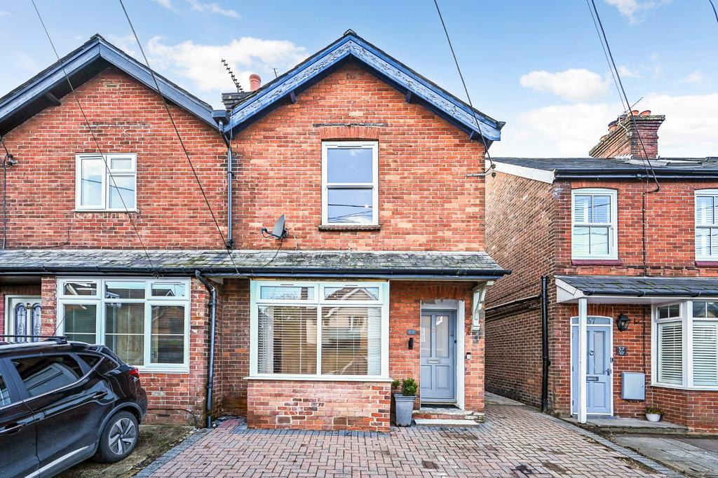 Rushes Road, Petersfield, Hampshire 2 bed semidetached house for sale