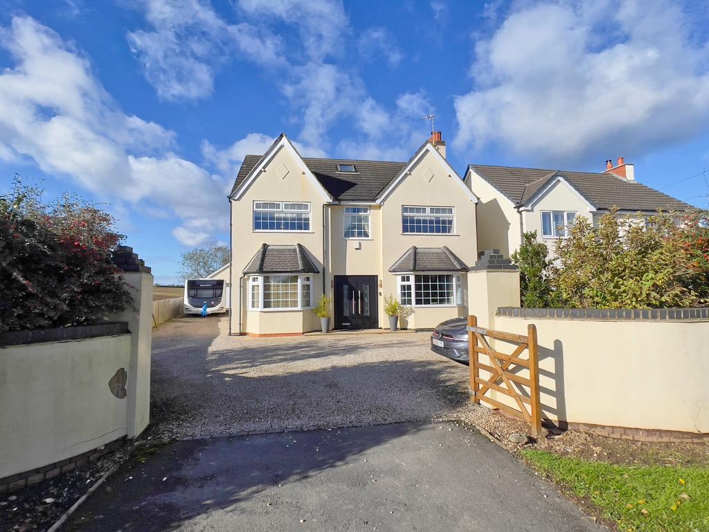 Thornborough Road, Coalville, LE67 5 bed detached house for sale £585,000