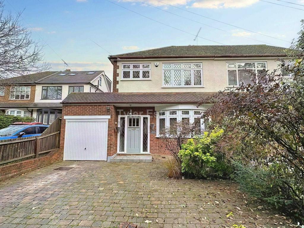 Kennel Lane, Billericay CM11 3 bed semidetached house for sale £525,000