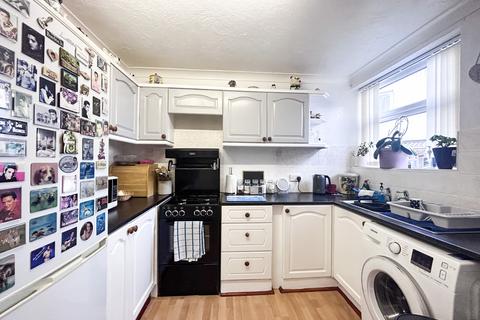 3 bedroom semi-detached house for sale, Queensway , DN16