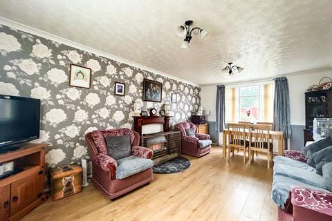 3 bedroom semi-detached house for sale, Queensway , DN16