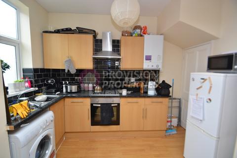 2 bedroom terraced house to rent, Harold Mount, Hyde Park LS6