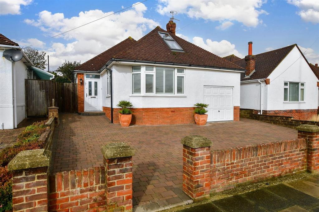 Chichester Drive West, Saltdean... 5 bed chalet for sale £650,000