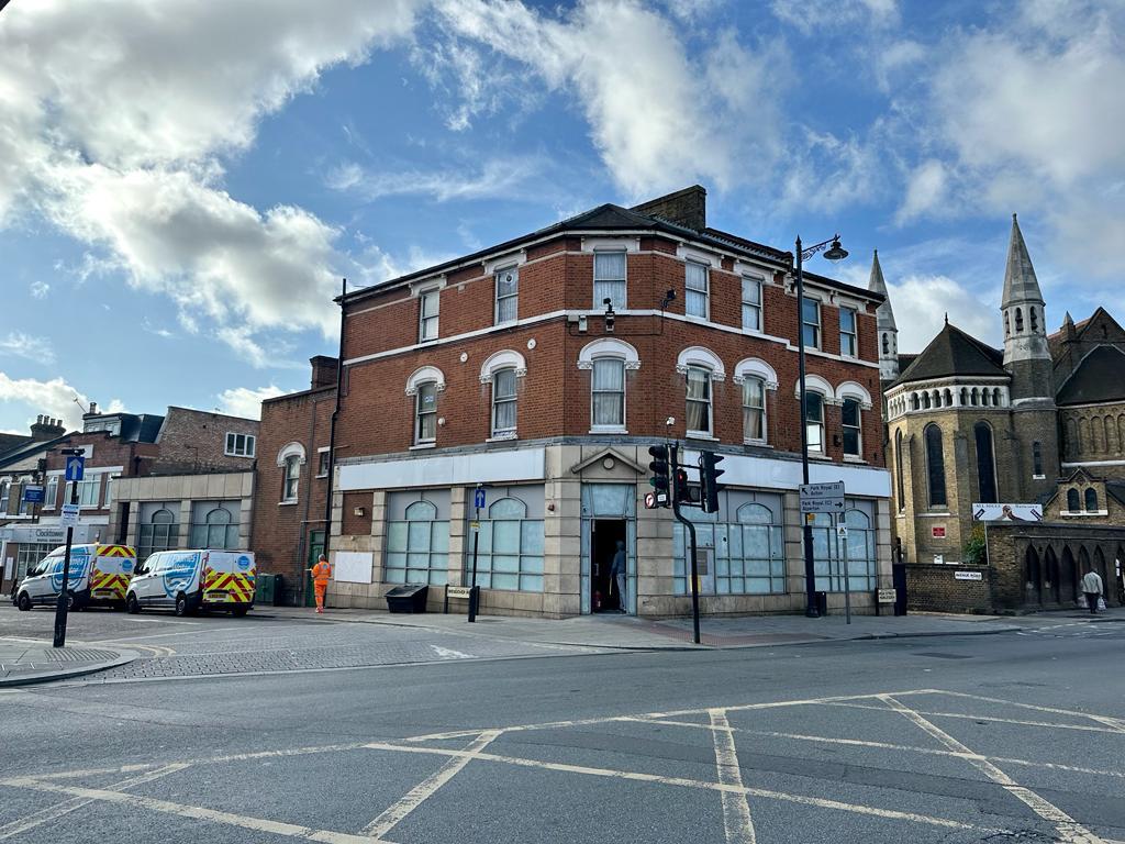Commercial unit to rent in NW10