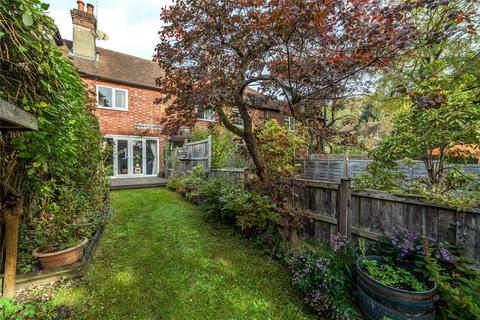 6 Lion Lane, Haslemere, GU27 1JD
