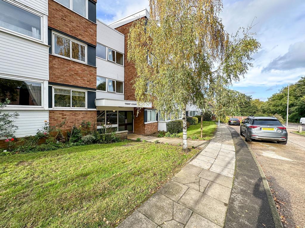New Wanstead, Trent Court New Wanstead, E11 2 bed apartment for sale