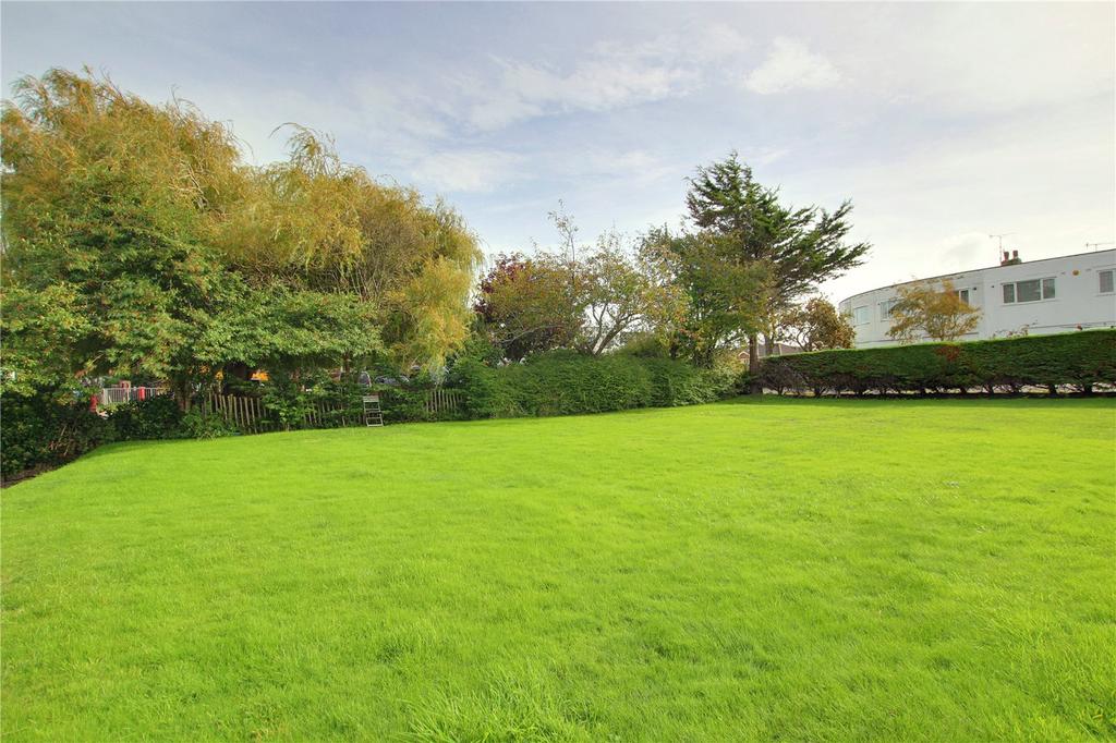 Viceroy Court, Ferringham Lane, Ferring, Worthing, BN12 2 bed flat for