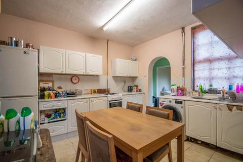 3 bedroom end of terrace house for sale, Foregate Street, Astwood Bank, Redditch, Worcestershire, B96