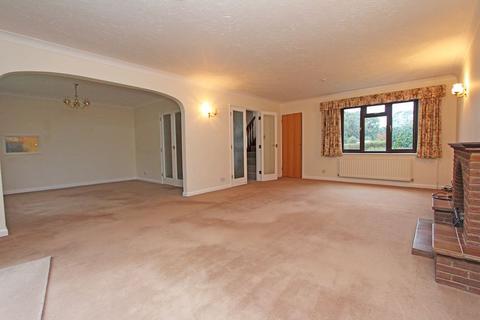 4 bedroom detached house to rent, Otters Walk, New Milton