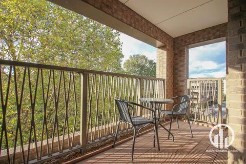 2 bedroom flat for sale - Adenmore Road, Catford, London, SE6
