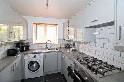 3 bedroom semi-detached house for sale - Anderson Close, Newhaven