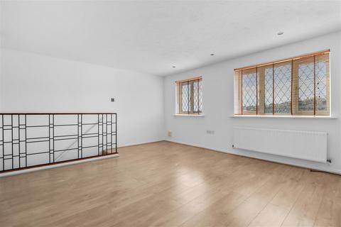 27 Anderson Close, Newhaven, BN9 9XY