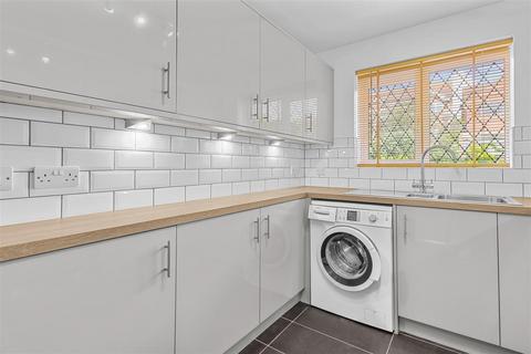 27 Anderson Close, Newhaven, BN9 9XY