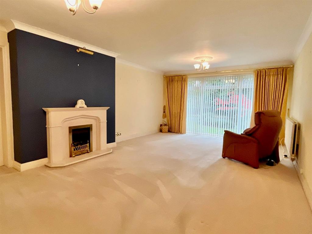 Lounge1.jpg