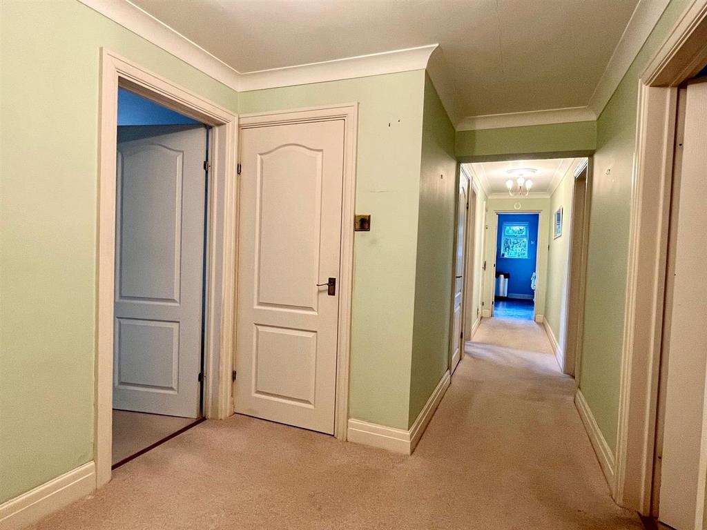 Hallway.jpg