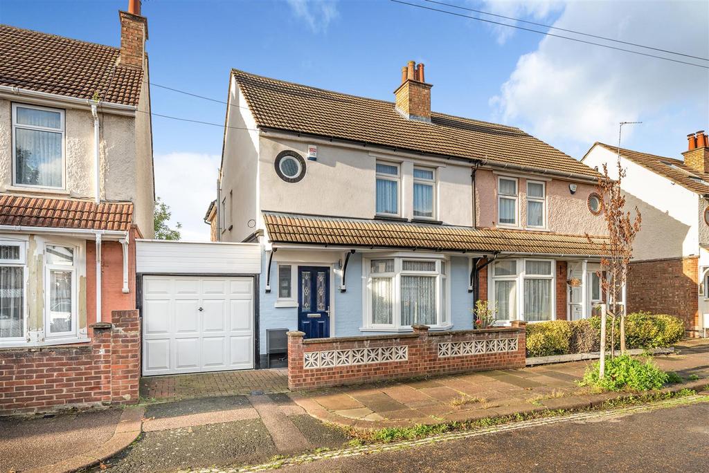 Myrtle Road, Bedford 3 bed semidetached house for sale £375,000