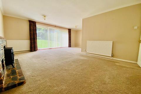 3 bedroom bungalow to rent, Follett Road, Tiverton, Devon