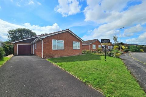 3 bedroom bungalow to rent, Follett Road, Tiverton, Devon