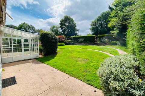 3 bedroom bungalow to rent, Follett Road, Tiverton, Devon